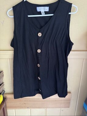 French Laundry Black Sleeveless Button-Front Tank
